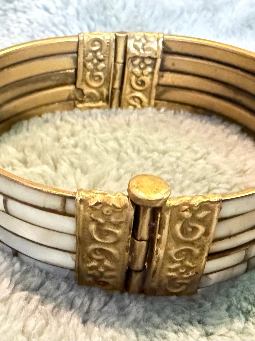 Vintage Brass Mother of Pearl Inlay Hinged Bangle Bracelet Pull Pin Clasp Boho